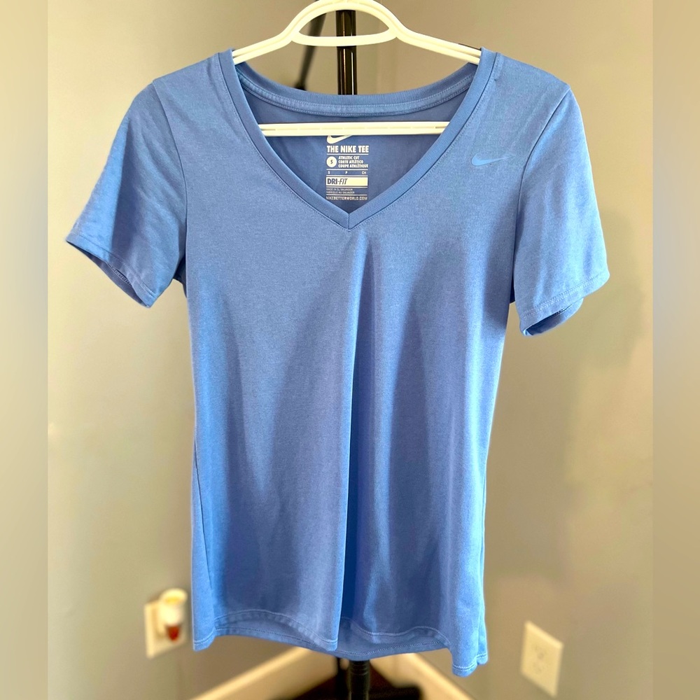 Women’s Nike drifit short sleeve shirt